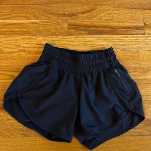 COPY - Lululemon Black Track That High-Rise Lined Short 3" in Size 2